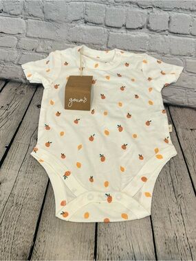 Goumi Fruit Pattern Bodysuit